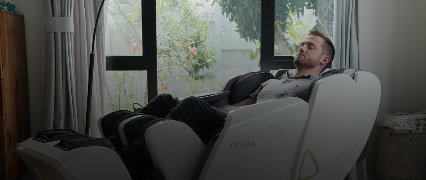 Man resting in OGAWA Smart Reluxe Massage Chair