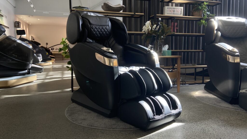 OGAWA Master Drive AI Black Massage Chair